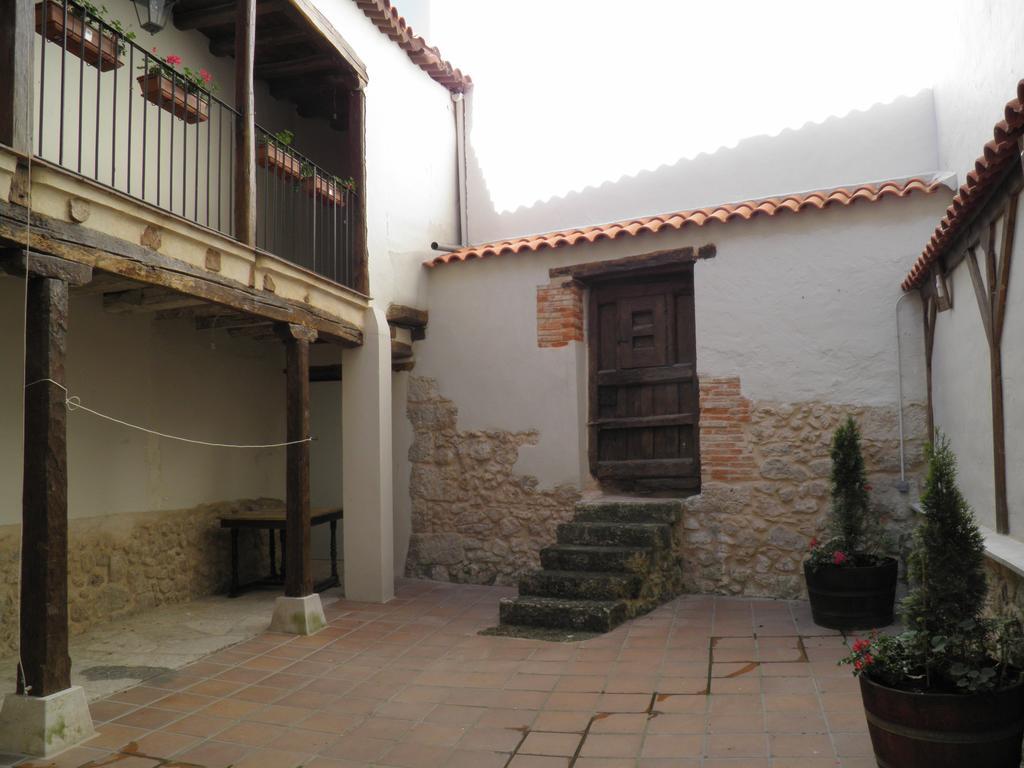 Apartamentos Turisticos Peñafiel Exterior foto