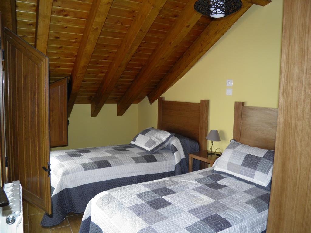 Apartamentos Turisticos Peñafiel Zimmer foto